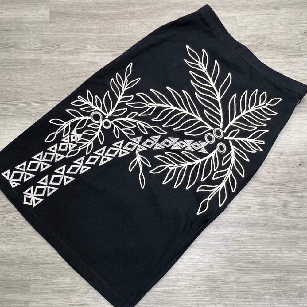 Maeve Anthropologie Black White Leaf Embroidered Pencil Skirt Size 12 NWT